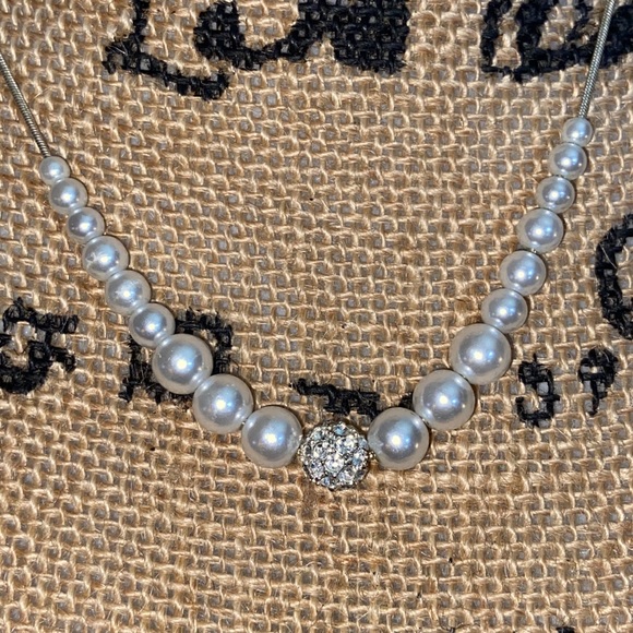 NWT- Silver Crystals & Pearls Dainty Necklace